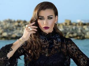الفنانة اللبنانية نادين الراسي