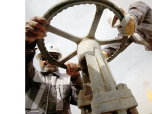 بغداد تعيد إدارة الثروة النفطية إلى الكوادر العراقية
