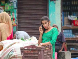 This Sabjiwali, or vegetable seller, is all over the Internet with her good looks. (Twitter)