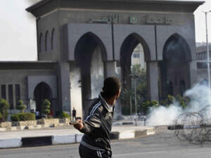 تشهد الجامعة منذ بداية العام الدراسي مظاهرات يومية لطلاب مؤيدين للرئيس المعزول محمد مرسي