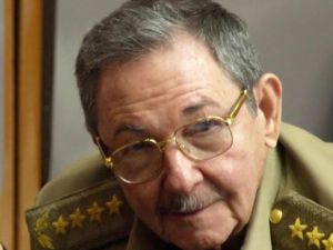 الرئيس الكوبي راؤول كاسترو يتعهد بتعزيز "تجدد منظم" للمناصب الحكومية