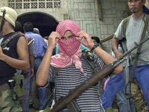 متمردون من جماعة أبو سياف التي تربطها صلات بتنظيم القاعدة