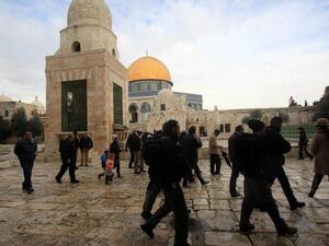 تشرف القوات الاسرائيلية على جميع الطرق المؤدية الى المسجد الاقصى