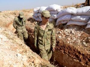 مقاتل من هيئة تحرير الشام في ريف حلب
