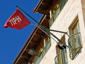 مقر بعثة المراقبين الدوليين في الخليل وعلم البعثة

