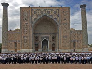 دفن جثمان كريموف الذي توفي عن 78 عاماً في سمرقند 