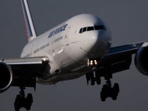 طائرة تابعة للخطوط الفرنسية هبطت اضطراريا في مطار بكينيا