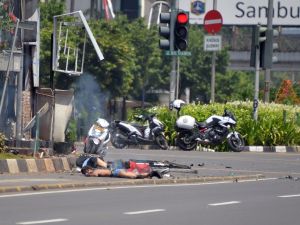 سلسلة عمليات إرهابية في العاصمة الإندونيسية جاكرتا 