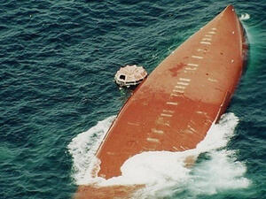 10 مهاجرين غير شرعيين لقوا حتفهم غرقا في المياه المصرية 