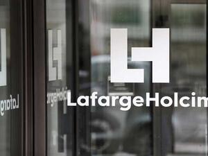 مجموعة لافارج يشتبه بأنها مولت بطريقة غير مباشرة جماعات جهادية في سوريا