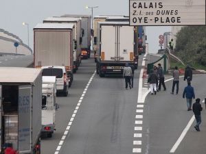 طفل أفغاني في الـ7 من عمره ينقذ حياة 15 لاجئا في "كاليه" بفرنسا