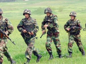 مجموعة من المسلحين على مركز للشرطة في حي اريبونى