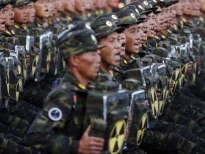 عرض عسكري في كوريا الشمالية