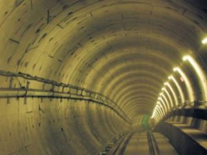 نفق المواصلات المار تحت بحر المانش