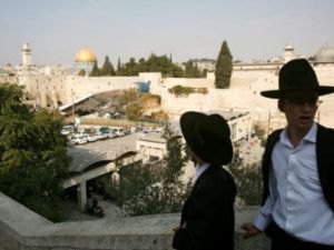 عملية الهدم تمت بسبب عدم حصول اصحاب هذه المنازل على التراخيص اللازمة