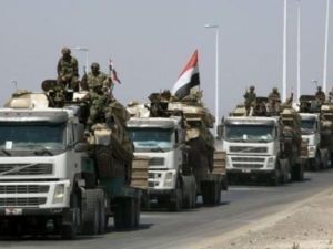 آليات عسكرية سورية في احد شوارع حماة
