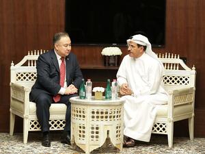 سلطان بن سعيد المنصوري وزير الاقتصاد و مالك مورزالين محافظ منطقة أقمولا بجمهورية كازخستان