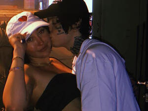 Noah Cyrus is dating rapper Lil Xan (Source: noahcyrus / Instagram )