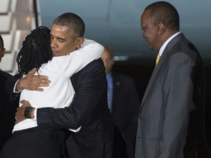 أوباما يعود الى ارض اجداده في كينيا وسط اجراءات امنية مشددة