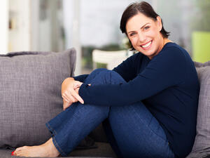 السمينات من منطقة الأفخاذ ينصح بارتداء الجينز ذي الأرجل الواسعة

