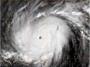 اعصار نادر يهدد اليمن وسلطنة عمان 