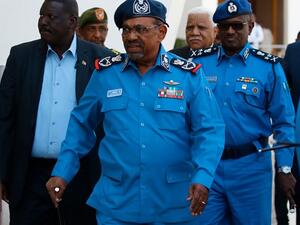 حتى الآن، تبقى نوايا العسكر غير معروفة
