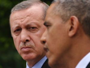 الرئيس التركي رجب طيب أردوغان الى جانبه الرئيس الامريكي باراك اوباما