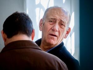 أوضح أولمرت أنه لم يصدر أي بيان لما قام به ضد إيران 