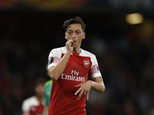 The German playmaker continues to split opinion, but a former Gunners team-mate has hailed his qualities and called for a sense of perspective