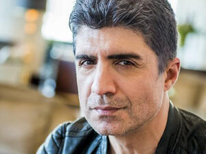 النجم التركي الشهير أوزجان دينيز