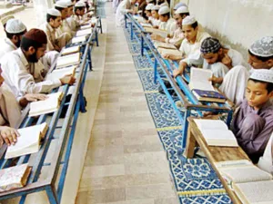 برقيات ويكليكس تتحدث عن تمويل السعودية والإمارات شبكة في باكستان تجند الاطفال للمشاركة في الجهاد