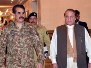 رئيس الوزراء الباكستاني نواز شريف ورئيس اركان الجيش الجنرال راحيل شريف
