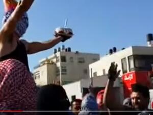 حفل عيد ميلاد وسط المواجهات مع القوات الاسرائيلية