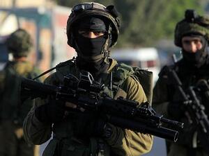 Israeli soldiers patrol a street, east of the West Bank city of Nablus, on October 3, 2015. (AFP/ File)
