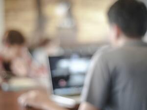 Companies cannot prevent the part-time worker from being employed by a similar establishment. (File photo)