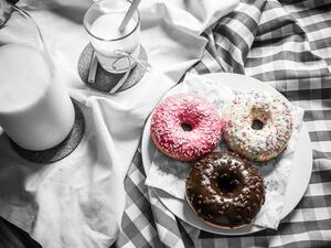 Unhealthy food and beverage options in workplaces add up calories and pounds. (Pexels)