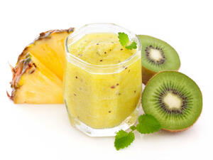 وصفة عصير الكيوي والأناناس (shutterstock.com)