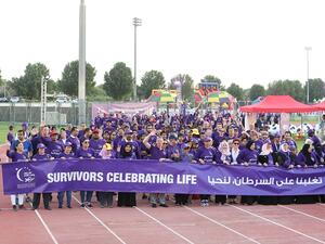 الناجين من السرطان خلال مسيرة لنحيا