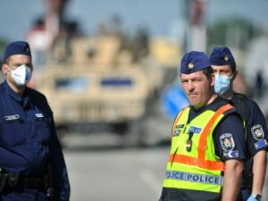 اعتقال بريطانيين في المجر بتهمة تمويل "اعمال ارهابية"
