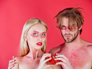 شرب كوب من عصير الرمان يومياً يغني عن أدوية التنشيط الجنسي