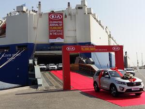 تحتفل شركة كيا موتورز بوصول سيارة السورينتو الجديدة كلياً التي تحمل الرقم 15 مليون