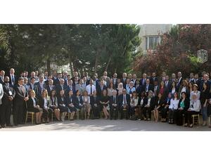 أكد الدكتور أبوغزاله خلال الجلسة الافتتاحية أن الهدف من عقد المؤتمر هو وضع الخطط للتوسع في تقديم جميع الخدمات في جميع دول العالم دون استثناء.