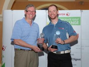 Andrew Horne, General Manager Xerox Emirates presenting the winners’ trophy to Russ Saunders from the Transgaurd team