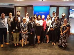 طلبة جامعة الإمارات للطيران يشاركون في برنامج بوينج الإرشادي