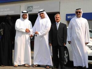 Dr. Rahma bin Mohamed Al Shamsi, Retail Sales Manager at Emarat, hands over the key to the winner’s representative 