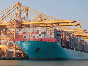 سفينة الحاويات ميرسك ماغلبي، أكبر سفينة حاويات ترسو في جبل علي