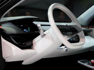 The KIA Concept Niro EV combines the stylish design of a modern compact SUV with the high efficiency of a next-generation electric vehicle powertrain. 