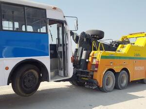 خلال الحملة التي نفذتها البلدية في منطقة المفرق الصناعية، تم احتجاز 100 سيارة وآلية وسحبها إلى شبك الحجز لعدم التزام أصحابها بالاهتمام بها وتركها مهملة.