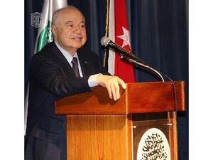 دعا أبوغزاله إلى أهمية إجراء الإصلاحات التعليمية واندماج تقنية المعلومات والاتصالات.