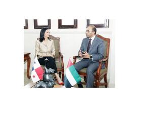 الغرير مع نائب الرئيس ووزيرة الشؤون الخارجية في بنما